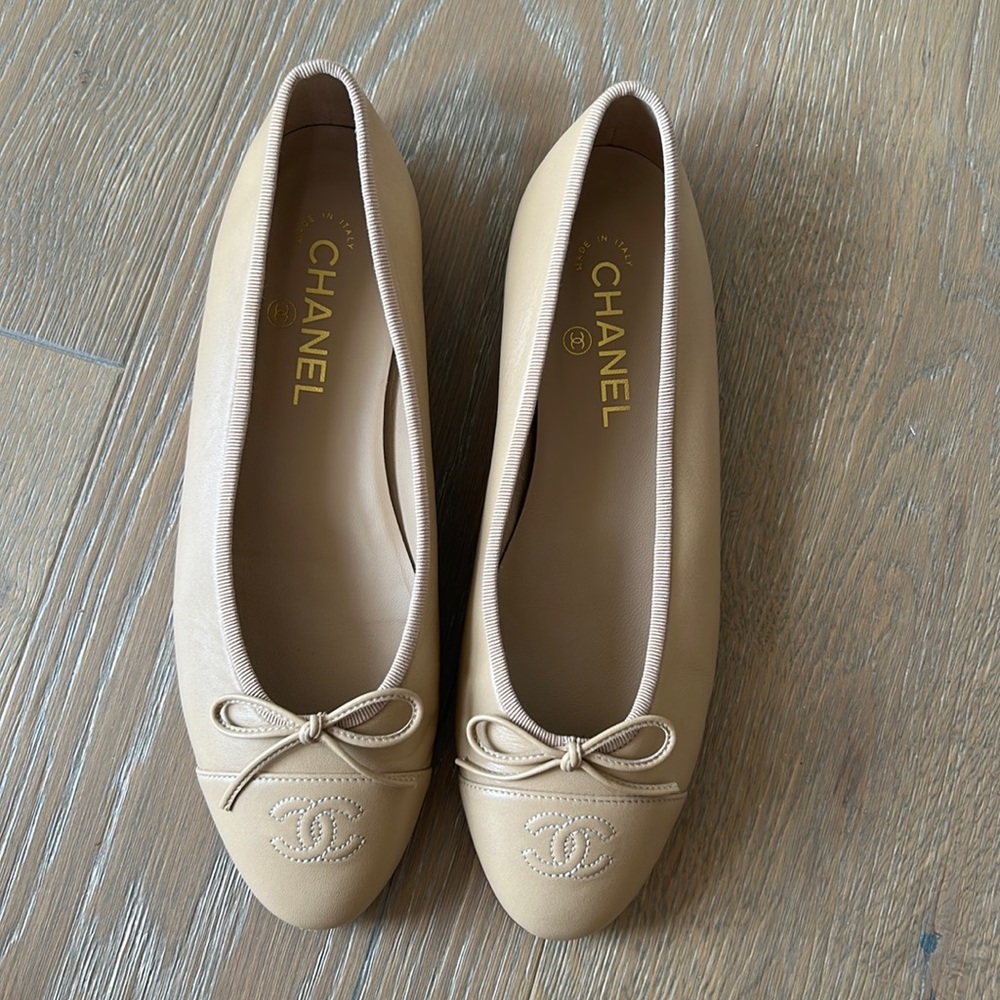 Chanel ballet flats 39 1/2.